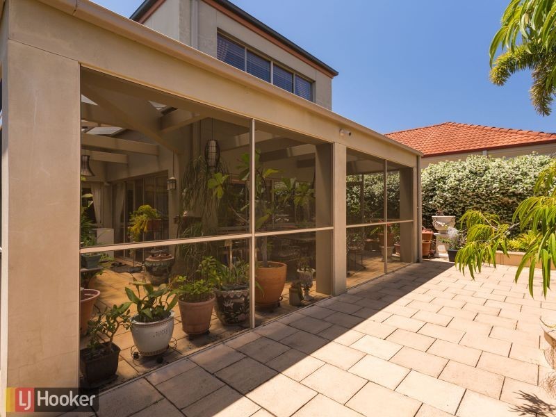 8 Pine Valley Dr, Robina QLD 4226