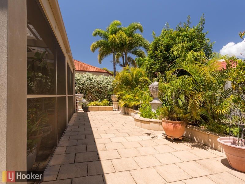 8 Pine Valley Dr, Robina QLD 4226
