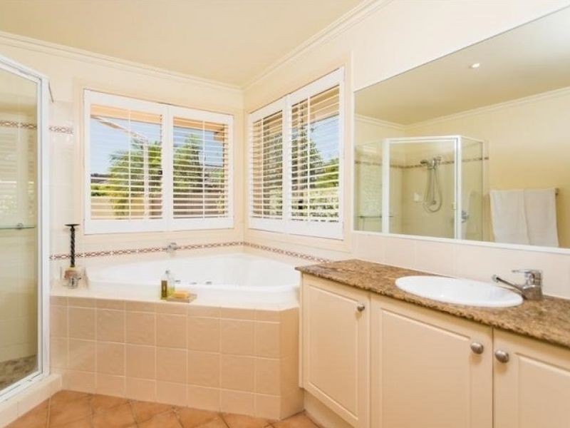 Clear Island Waters QLD 4226