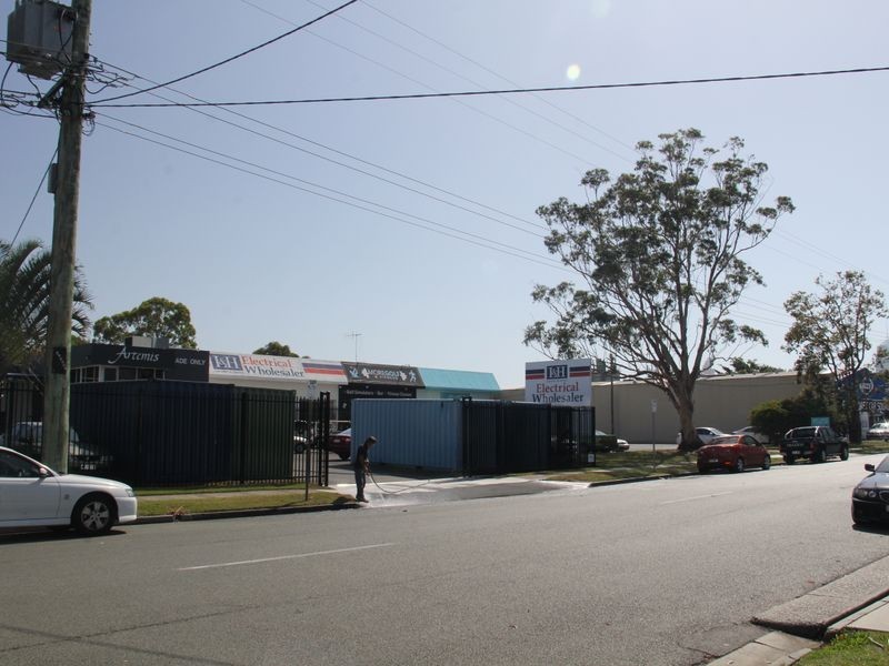 2/18 Strathaird Road, Bundall QLD 4217