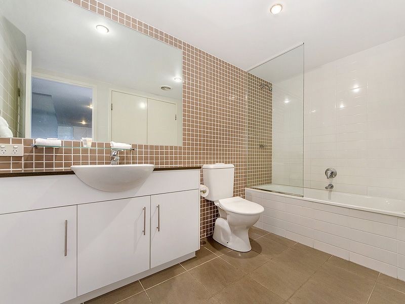 1047/1 Ocean Street, Burleigh Heads QLD 4220