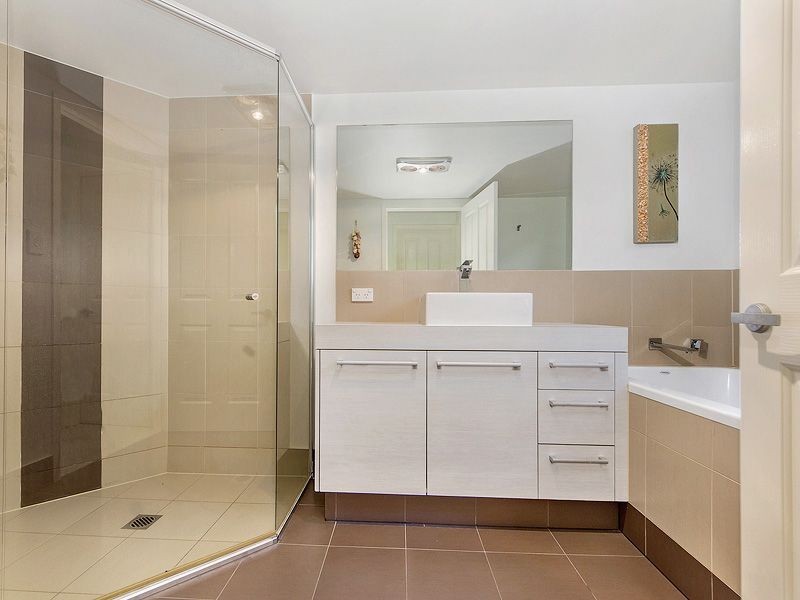 1/8 Walton Street, Southport QLD 4215