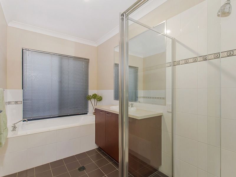 68 Observatory Drive, Reedy Creek QLD 4227