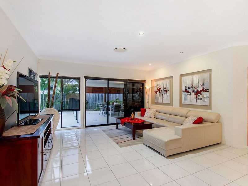 66 Observatory Drive, Reedy Creek QLD 4227