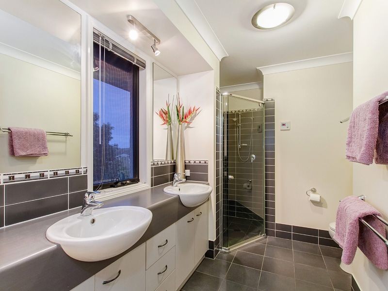 66 Observatory Drive, Reedy Creek QLD 4227