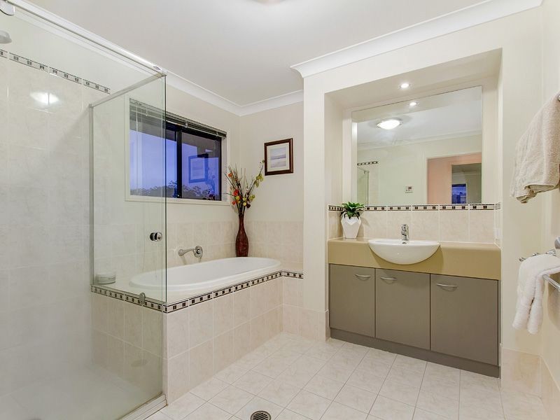 66 Observatory Drive, Reedy Creek QLD 4227