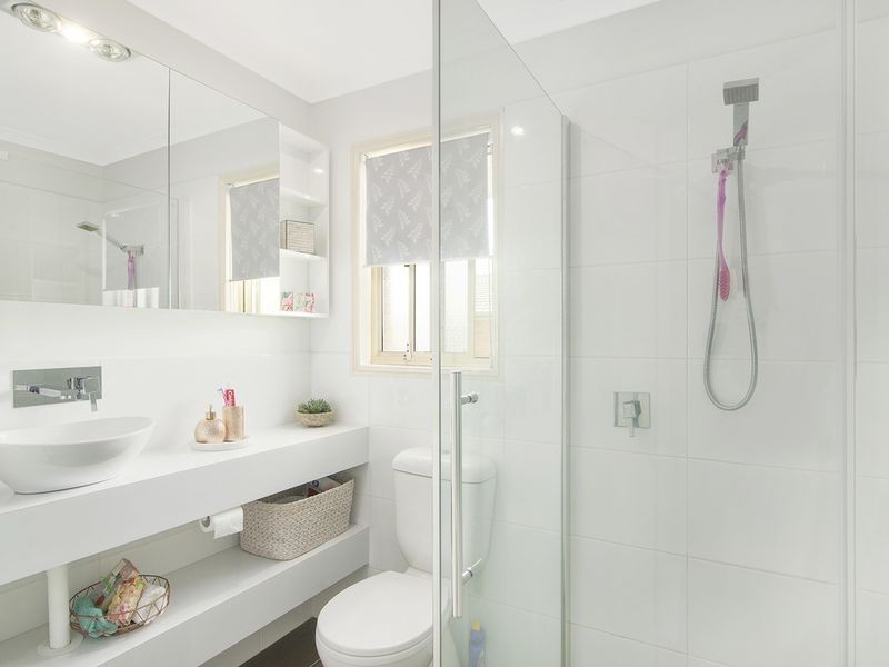 8/18 Bottlewood Court, Burleigh Waters QLD 4220