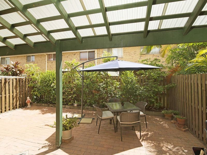 8/18 Bottlewood Court, Burleigh Waters QLD 4220
