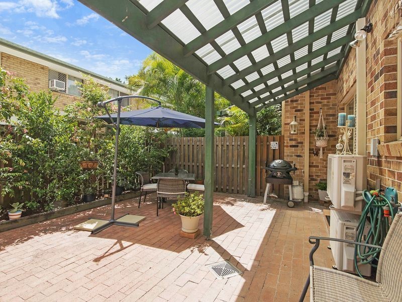 8/18 Bottlewood Court, Burleigh Waters QLD 4220