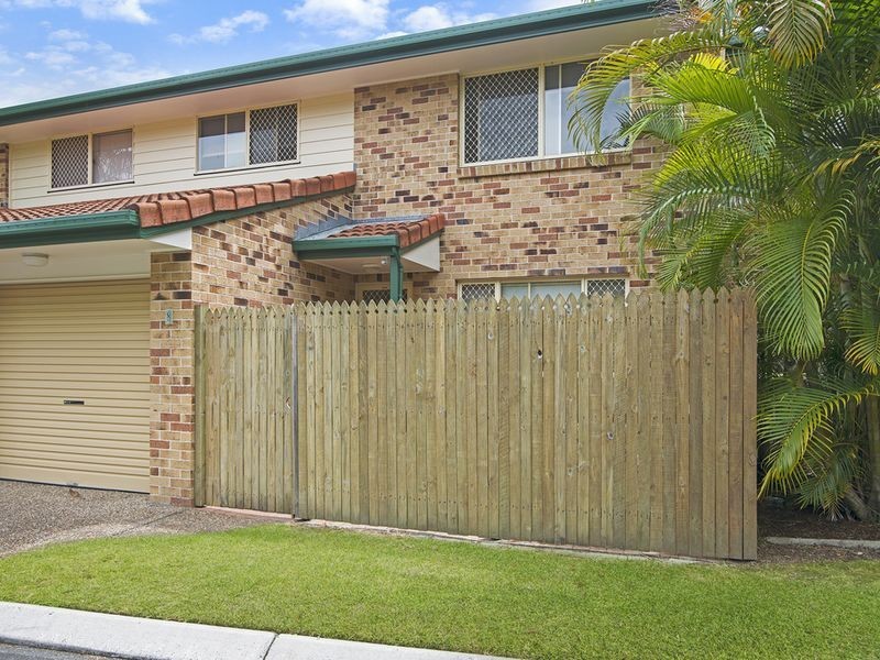 8/18 Bottlewood Court, Burleigh Waters QLD 4220