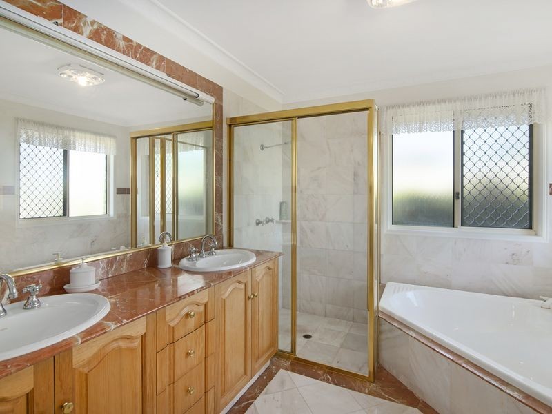 3 Treetop Court, Burleigh Waters QLD 4220