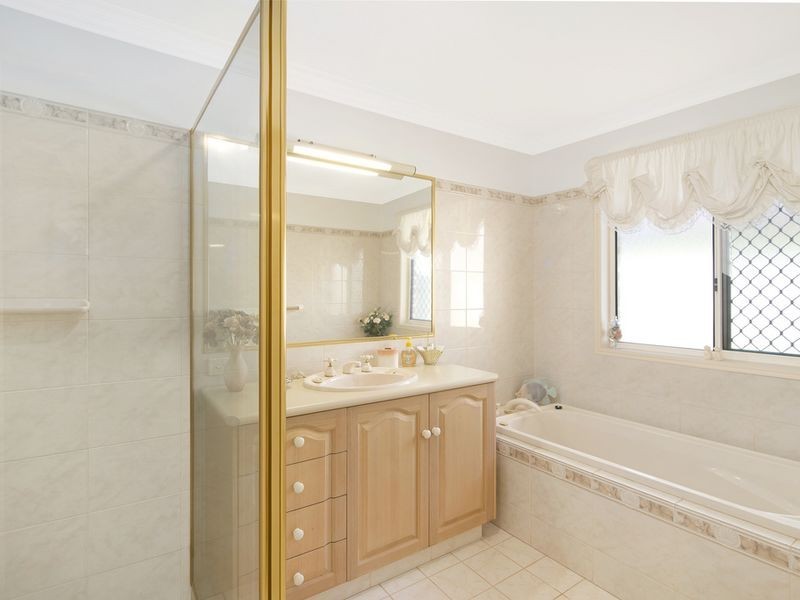 3 Treetop Court, Burleigh Waters QLD 4220