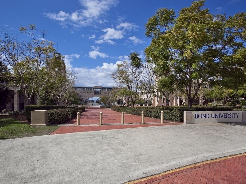 11 Montezuma Drive, Burleigh Waters QLD 4220