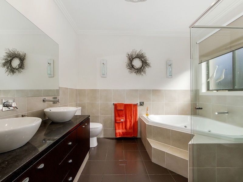 25 York Creek Crescent, Reedy Creek QLD 4227