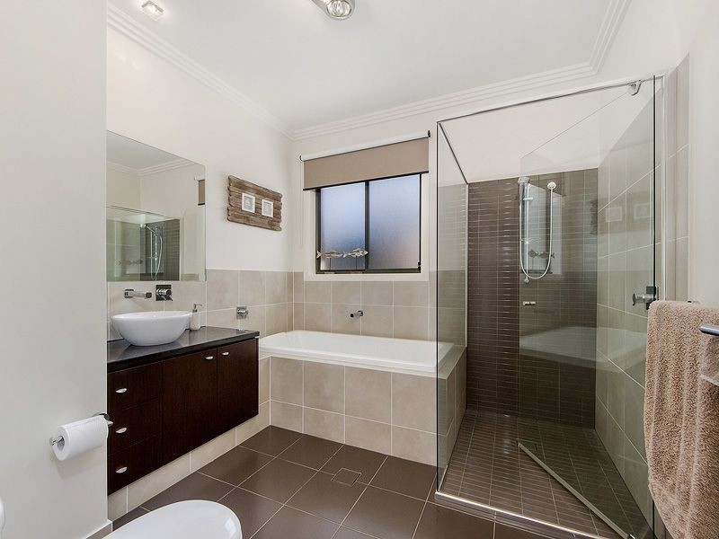 25 York Creek Crescent, Reedy Creek QLD 4227