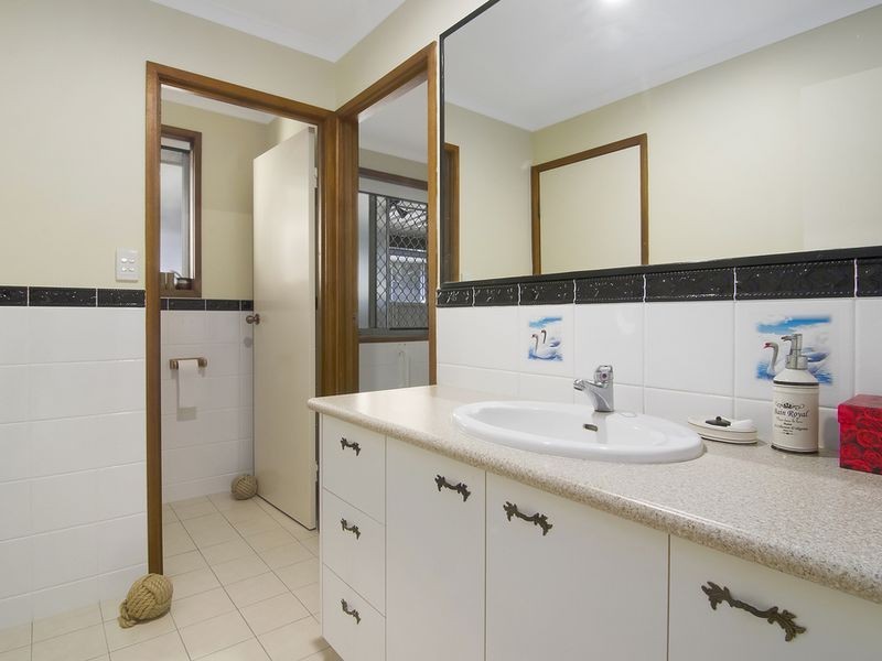 19 Razorbill St, Burleigh Waters QLD 4220