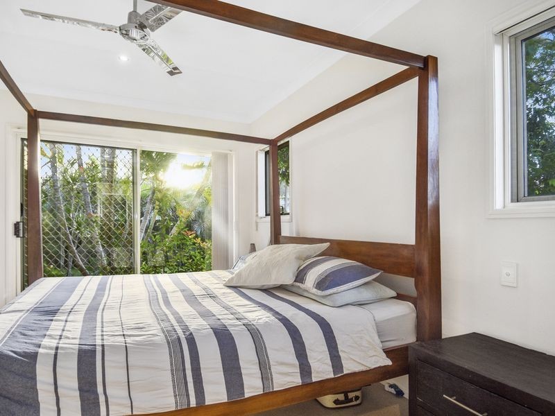 39 Gardendale Crescent, Burleigh Waters QLD 4220