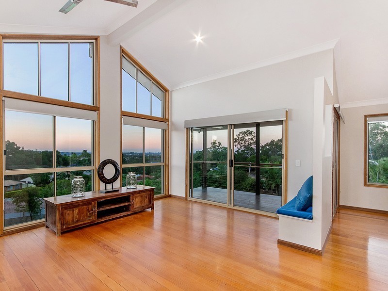 44 Renfrew Drive, Highland Park QLD 4211