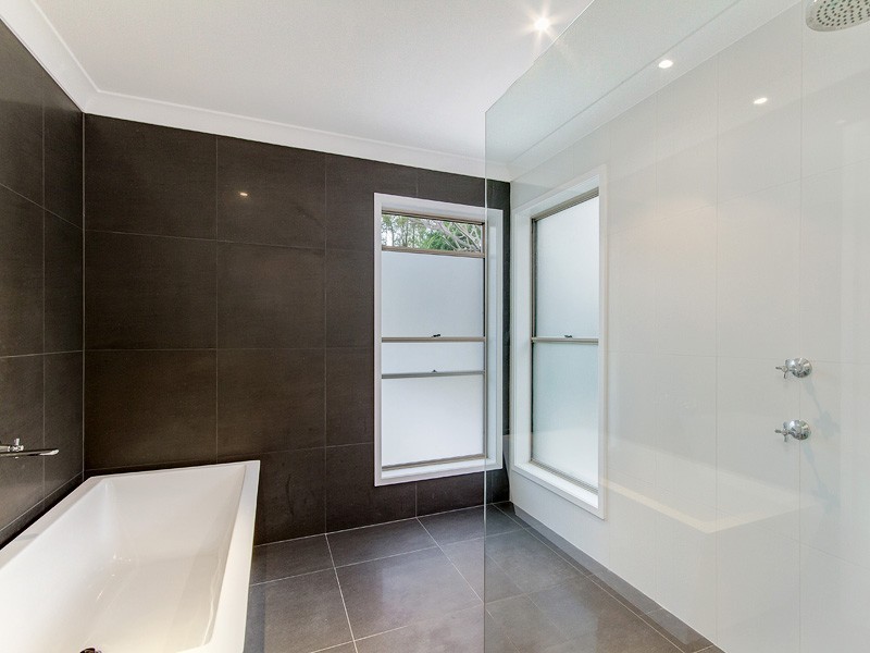 44 Renfrew Drive, Highland Park QLD 4211