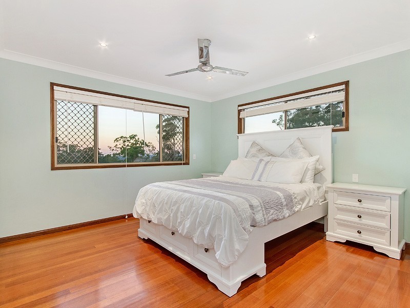 44 Renfrew Drive, Highland Park QLD 4211
