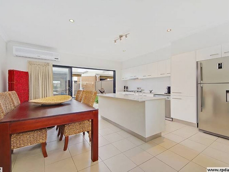 18 South Bay Drive, Varsity Lakes QLD 4227