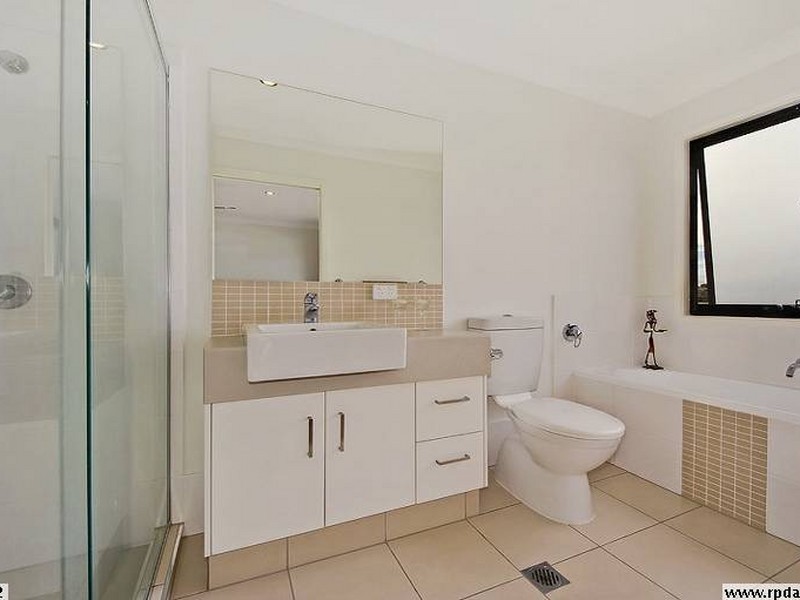 18 South Bay Drive, Varsity Lakes QLD 4227