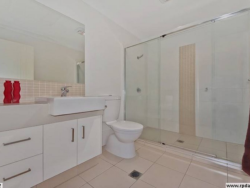 18 South Bay Drive, Varsity Lakes QLD 4227