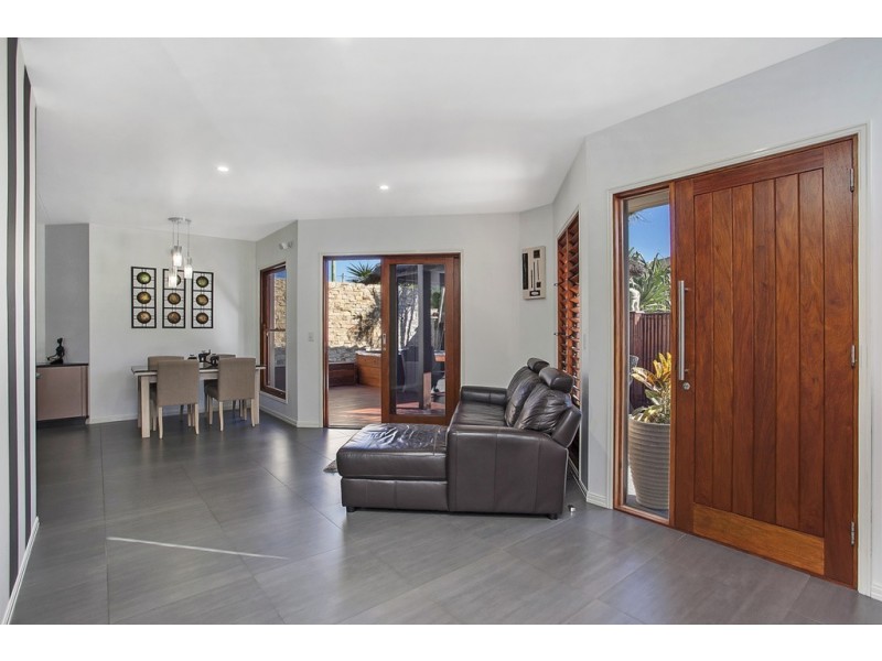 Unit 2/2 Cedar Court, Burleigh Heads QLD 4220