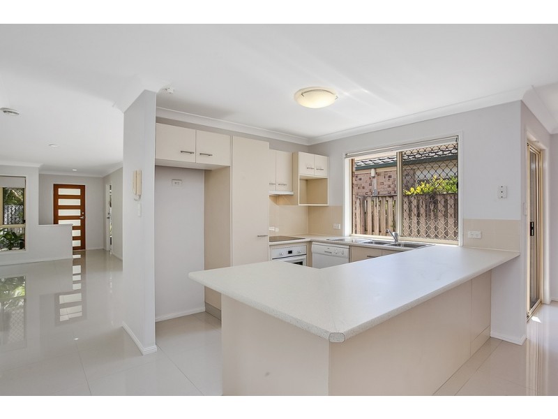 2/4 Northwestern Ct, Varsity Lakes QLD 4227