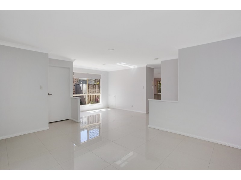 2/4 Northwestern Ct, Varsity Lakes QLD 4227