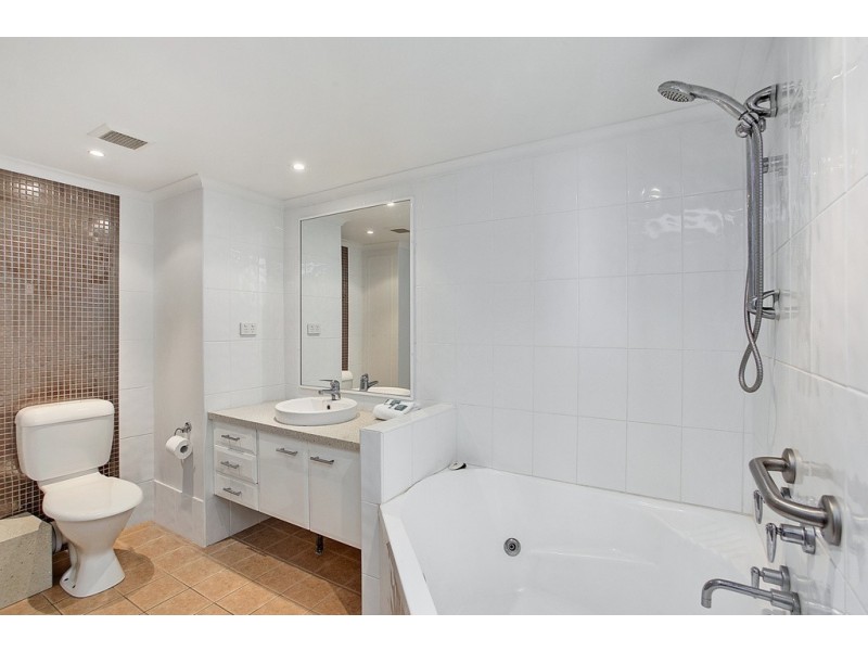 17/114 The Esplanade, Burleigh Heads QLD 4220