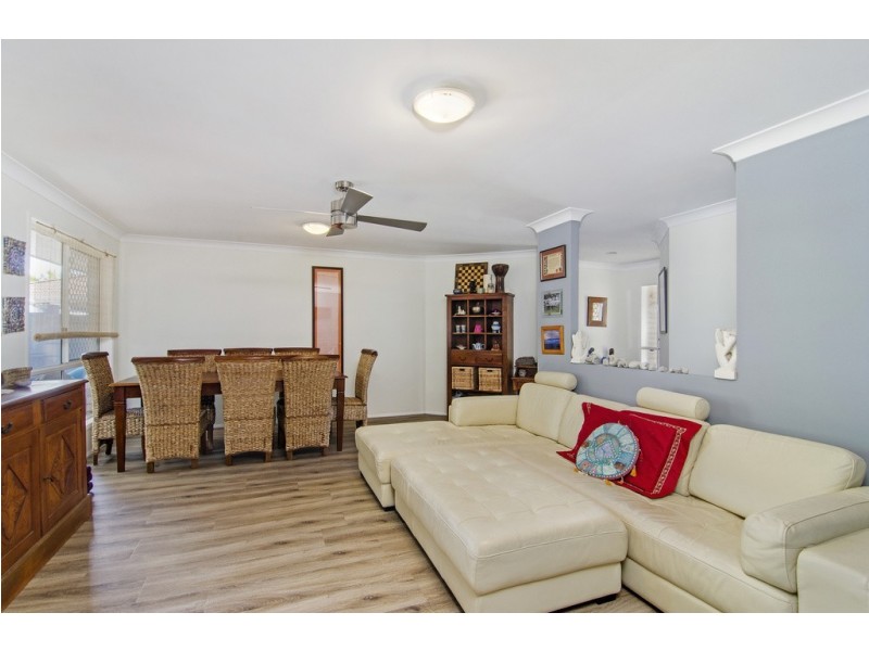 8 County Close, Parkwood QLD 4214