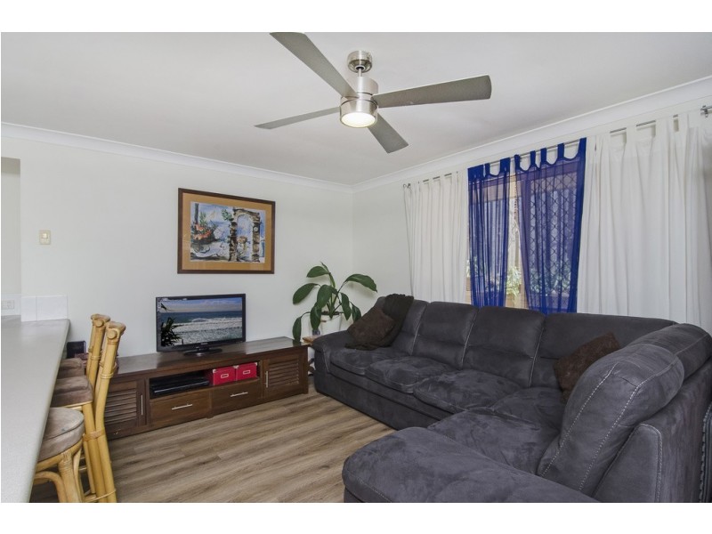 8 County Close, Parkwood QLD 4214