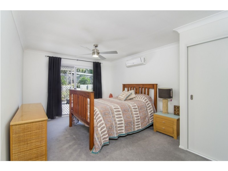 8 County Close, Parkwood QLD 4214