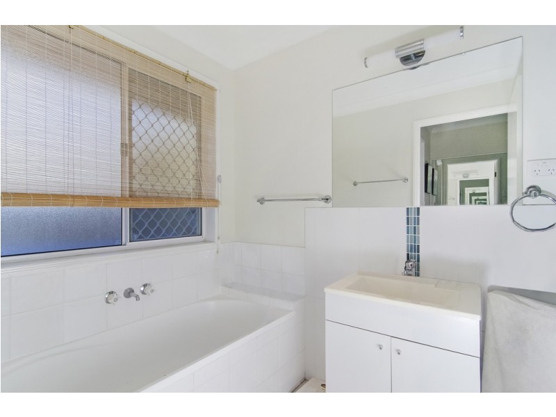 8 County Close, Parkwood QLD 4214