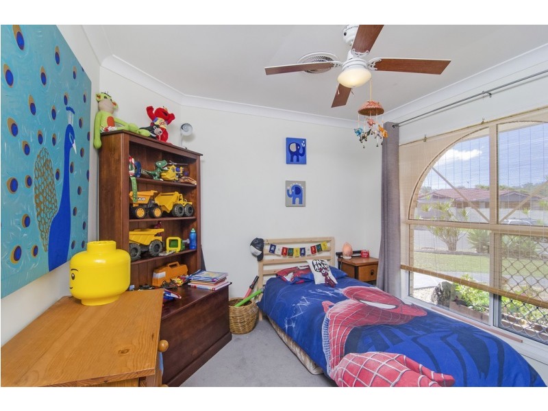 8 County Close, Parkwood QLD 4214