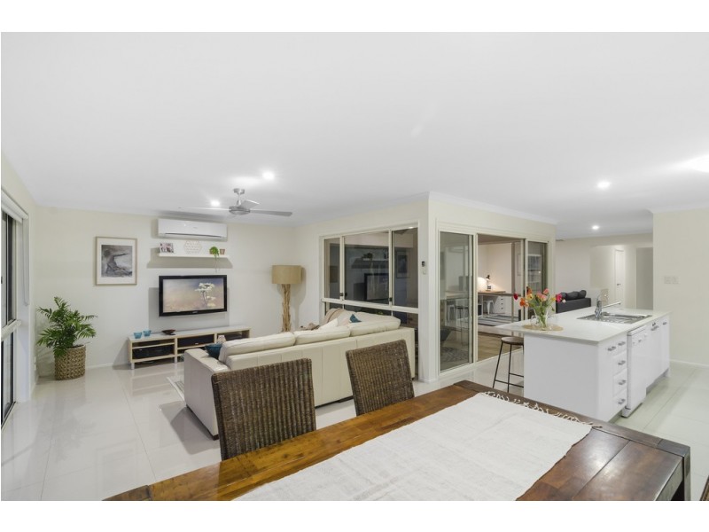 23 Rainbird Close, Burleigh Waters QLD 4220