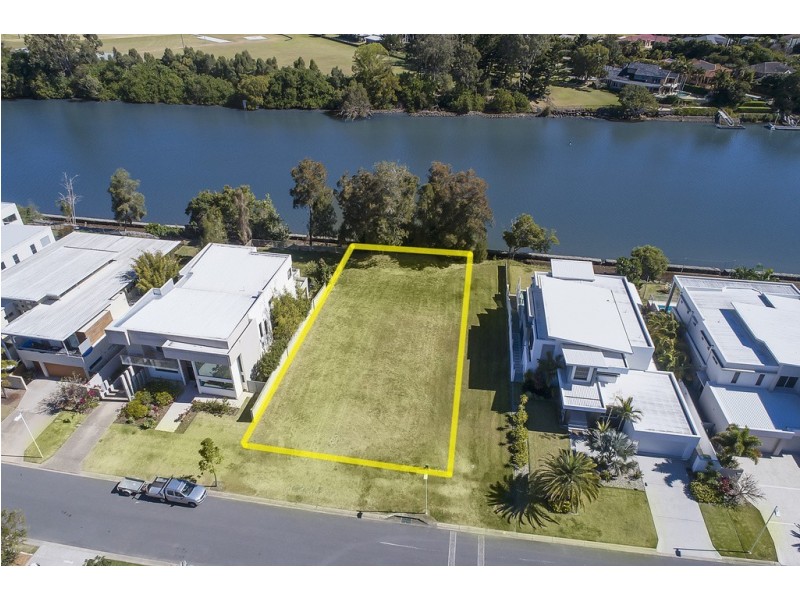 3035 The Boulevarde, Benowa QLD 4217