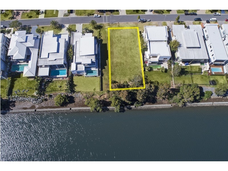 3035 The Boulevarde, Benowa QLD 4217