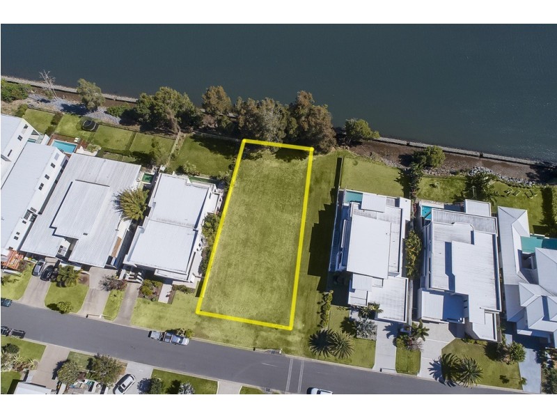 3035 The Boulevarde, Benowa QLD 4217