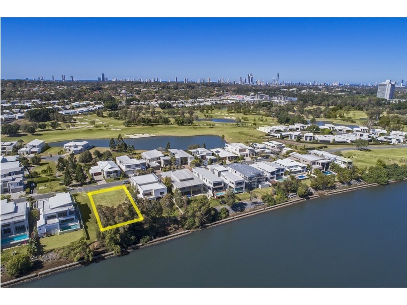 3035 The Boulevarde, Benowa QLD 4217