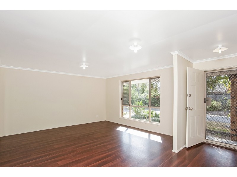 1/4 Yodelay Street, Varsity Lakes QLD 4227