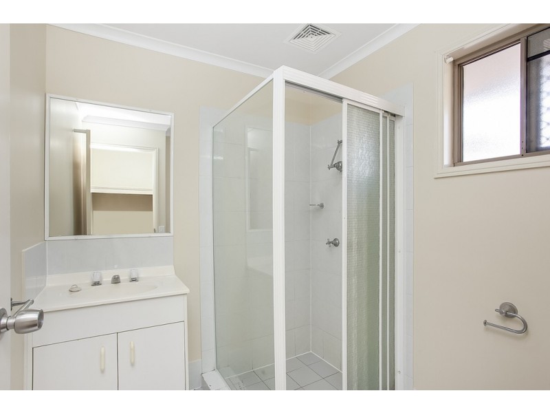 1/4 Yodelay Street, Varsity Lakes QLD 4227