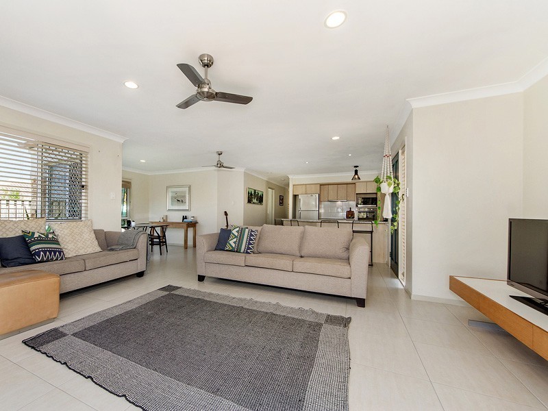 2/6 Bella Donna Place, Robina QLD 4226