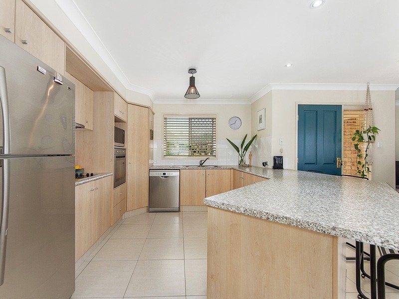 2/6 Bella Donna Place, Robina QLD 4226