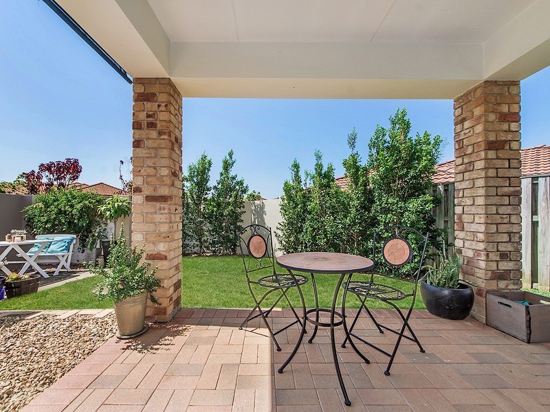 2/6 Bella Donna Place, Robina QLD 4226