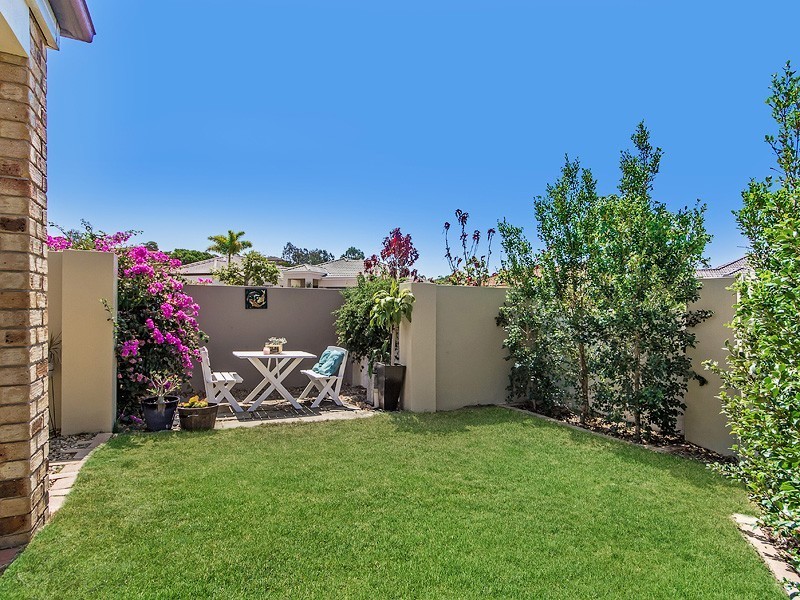 2/6 Bella Donna Place, Robina QLD 4226