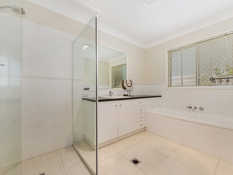2/6 Bella Donna Place, Robina QLD 4226