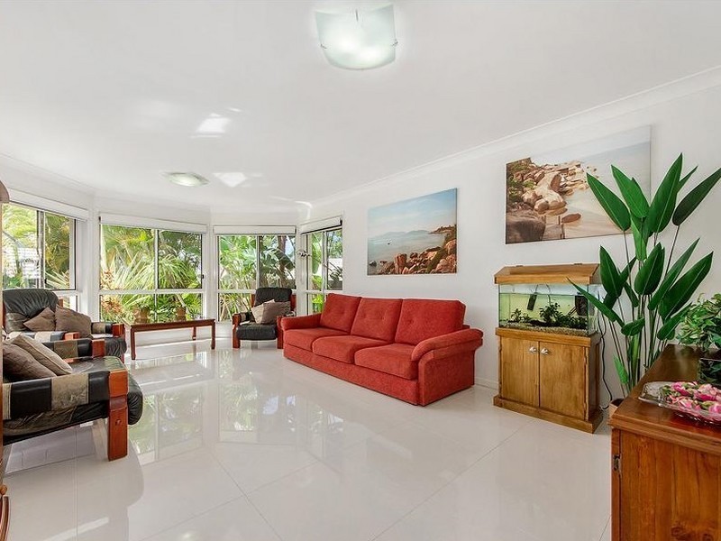 6 Gabriels Court, Robina QLD 4226