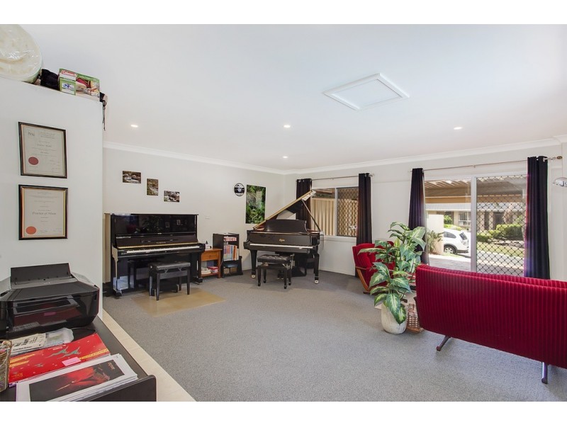 6 Gabriels Court, Robina QLD 4226